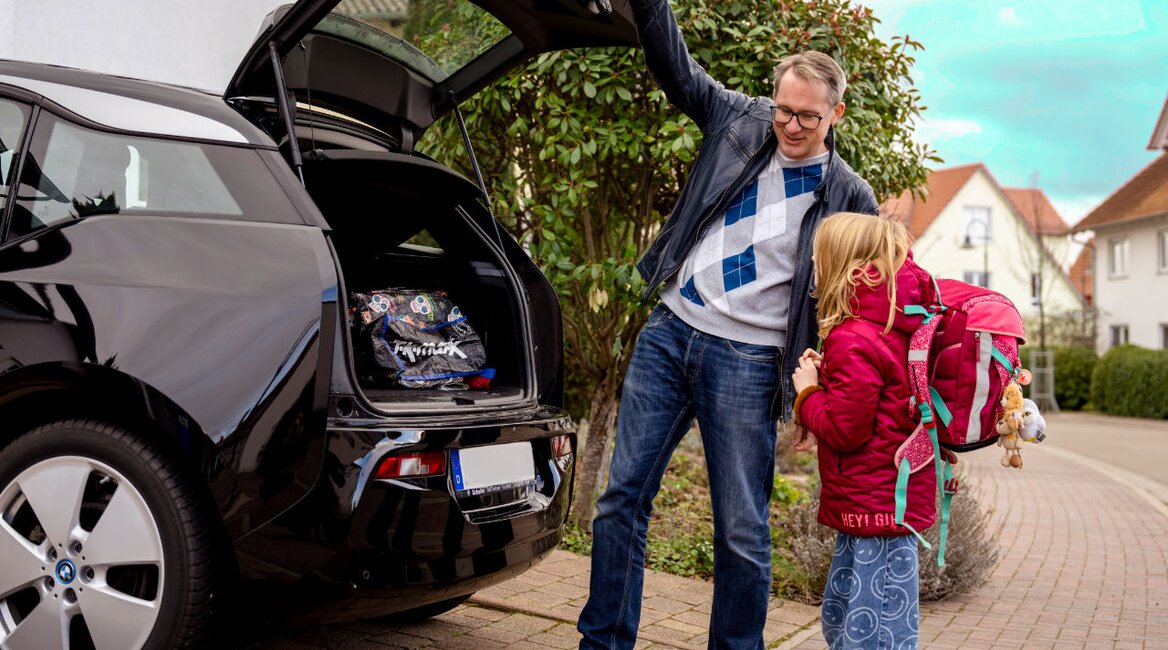 Umweltfreundlich: Das E-Auto von Familie Giermann spart CO2 und hat sich nicht nur für kurze Fahrten wie zur Schule bewährt. | © Marc Wilhelm