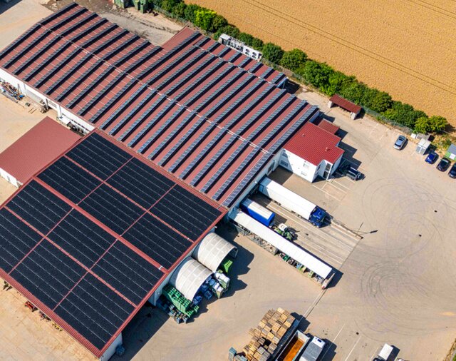 Die eigene PV-Anlage  versorgt Kühlgeräte  ebenso wie strombe- triebene Gabelstabler. | © Marc Wilhelm