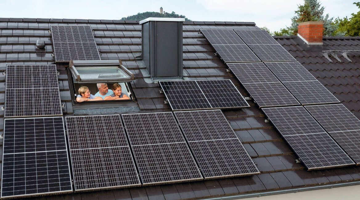Präferenzen: Solarstrom vom Dach wird für Haus und Stromspeicher genutzt. Überschuss speist die Wallbox in  das E-Auto mit ein. | © Marc Wilhelm