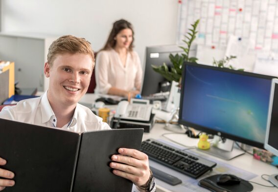 Max Lutz als dual Studierender bei den Pfalzwerken. Heute ist er Bereichsleiter Erzeugung und Handel. | © PFALZWERKE AKTIENGESELLSCHAFT